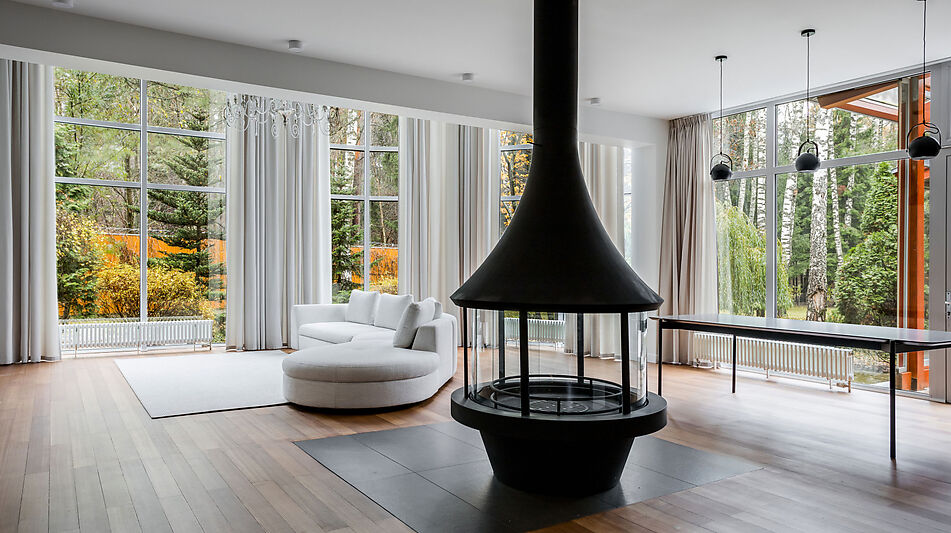 Дом с бассейном в поселке Новинки