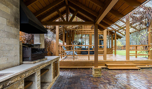 Дом с бассейном в поселке Новинки