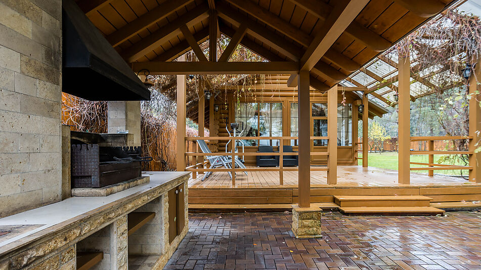 Дом с бассейном в поселке Новинки