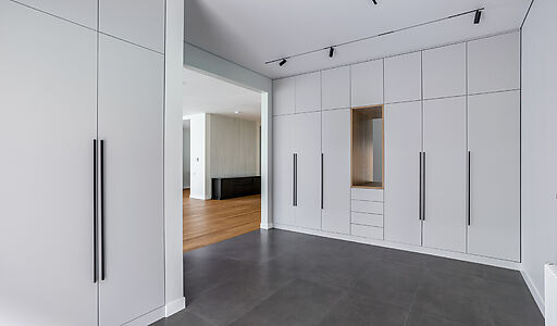 Дом с бассейном в поселке Новинки