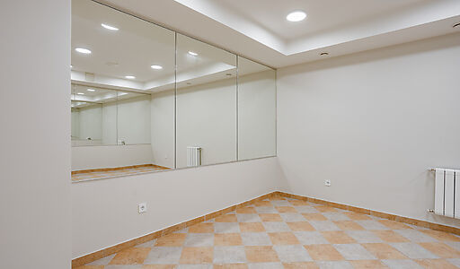 Дом с бассейном в поселке Новинки