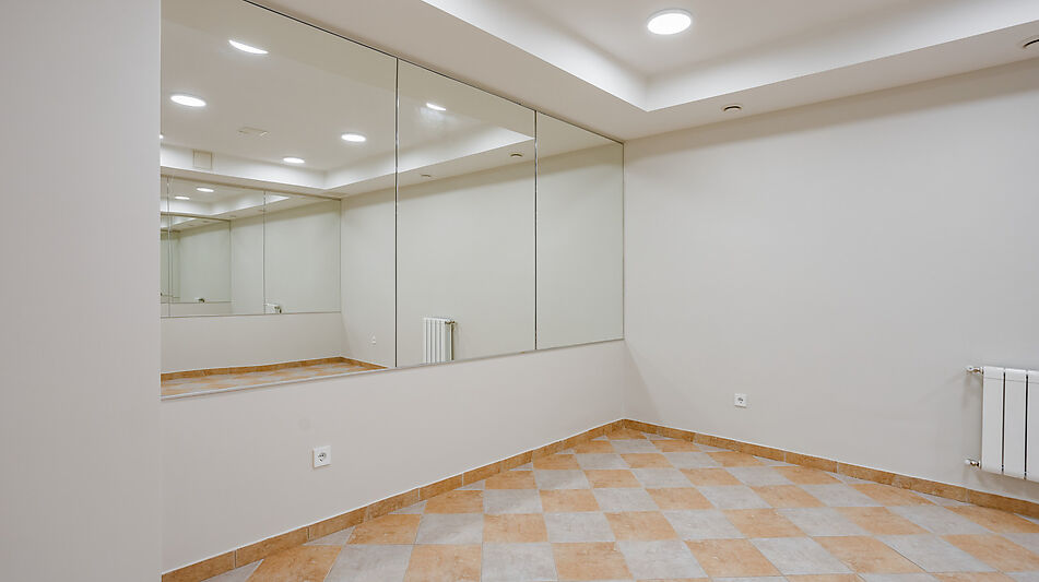 Дом с бассейном в поселке Новинки