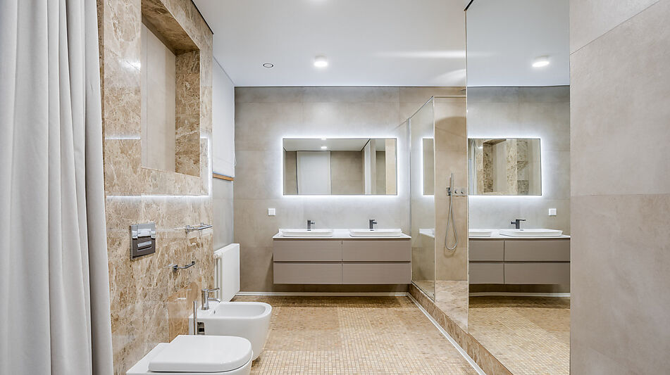 Дом с бассейном в поселке Новинки