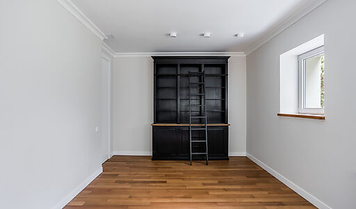 Дом с бассейном в поселке Новинки