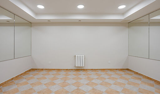 Дом с бассейном в поселке Новинки