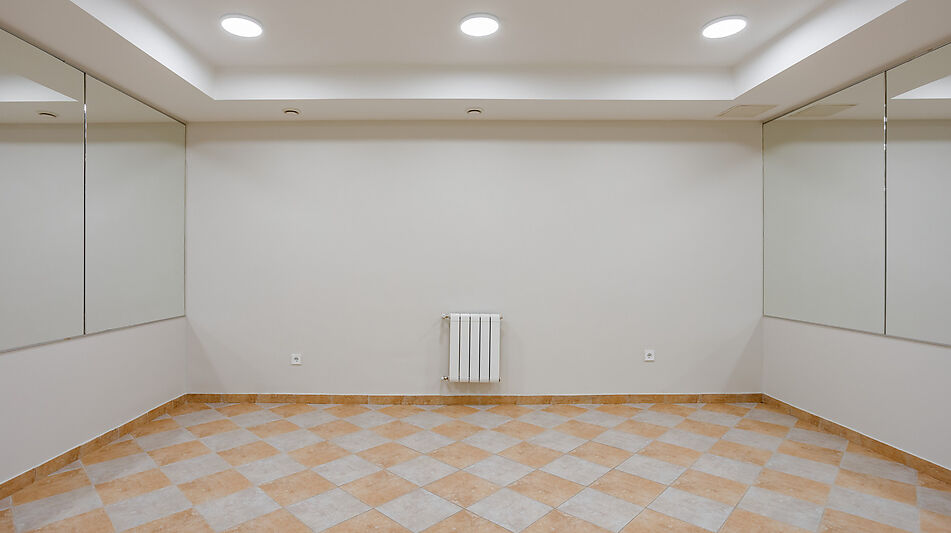 Дом с бассейном в поселке Новинки