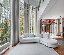 Дом с бассейном в поселке Новинки