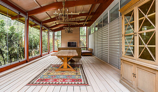 Дом с бассейном в поселке Новинки