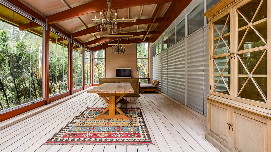 Дом с бассейном в поселке Новинки