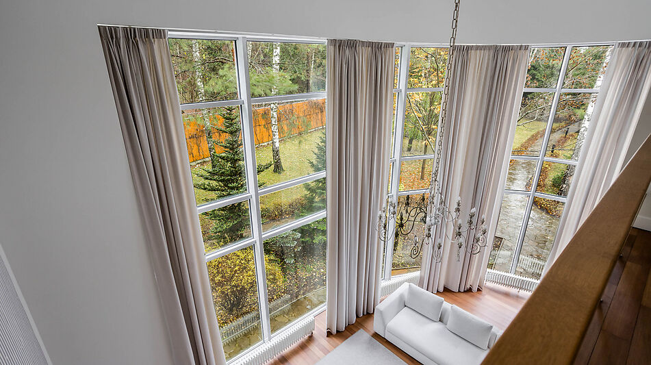 Дом с бассейном в поселке Новинки