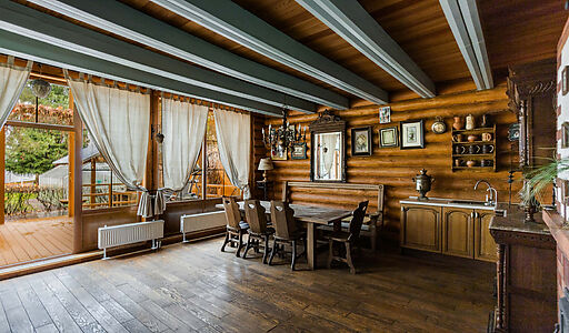 Дом с бассейном в поселке Новинки