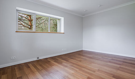 Дом с бассейном в поселке Новинки