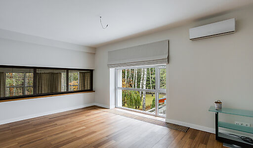 Дом с бассейном в поселке Новинки