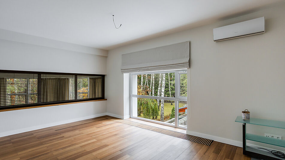 Дом с бассейном в поселке Новинки