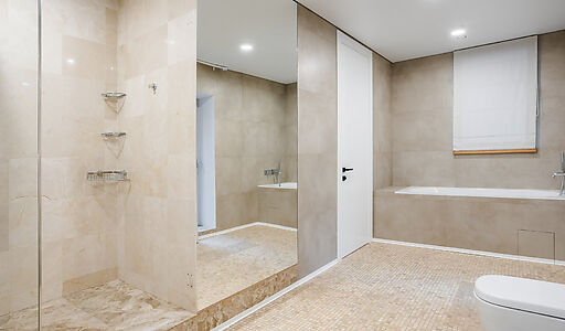 Дом с бассейном в поселке Новинки