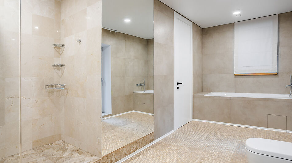 Дом с бассейном в поселке Новинки