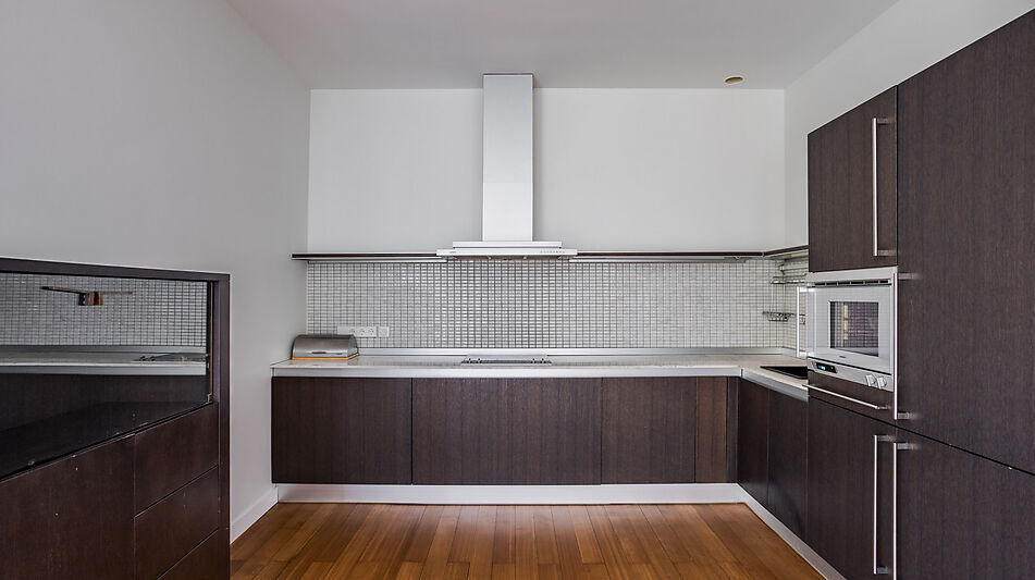 Дом с бассейном в поселке Новинки