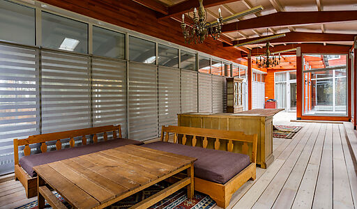 Дом с бассейном в поселке Новинки