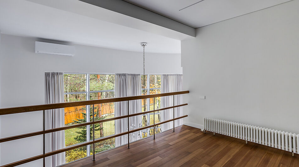 Дом с бассейном в поселке Новинки