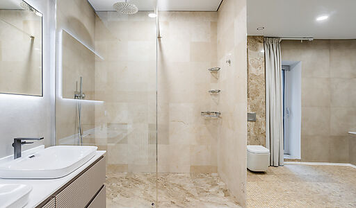 Дом с бассейном в поселке Новинки