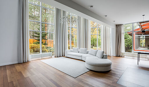 Дом с бассейном в поселке Новинки