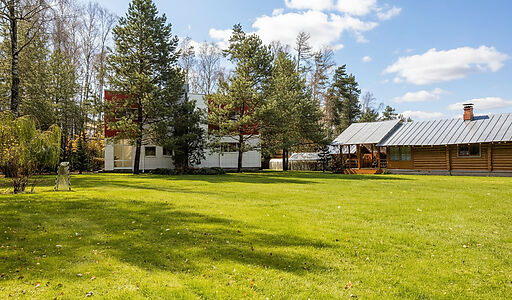 Дом с бассейном в поселке Новинки