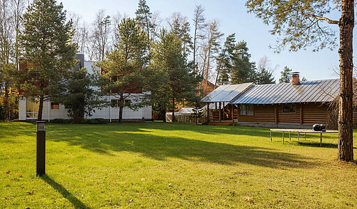 Дом с бассейном в поселке Новинки