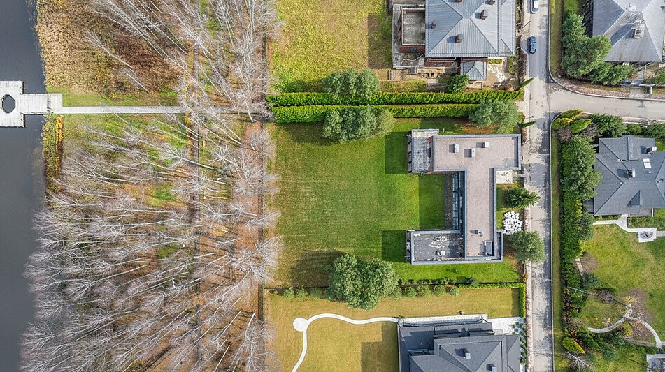 ДОМ НА 1 ЛИНИИ В КП МОНАКОВО