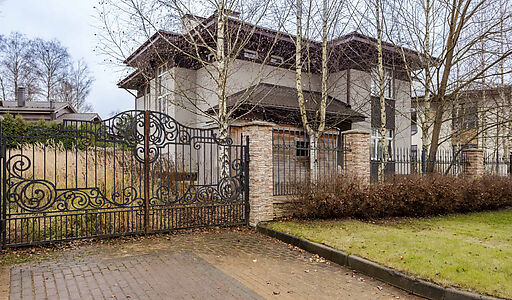 Современный коттедж без отделки