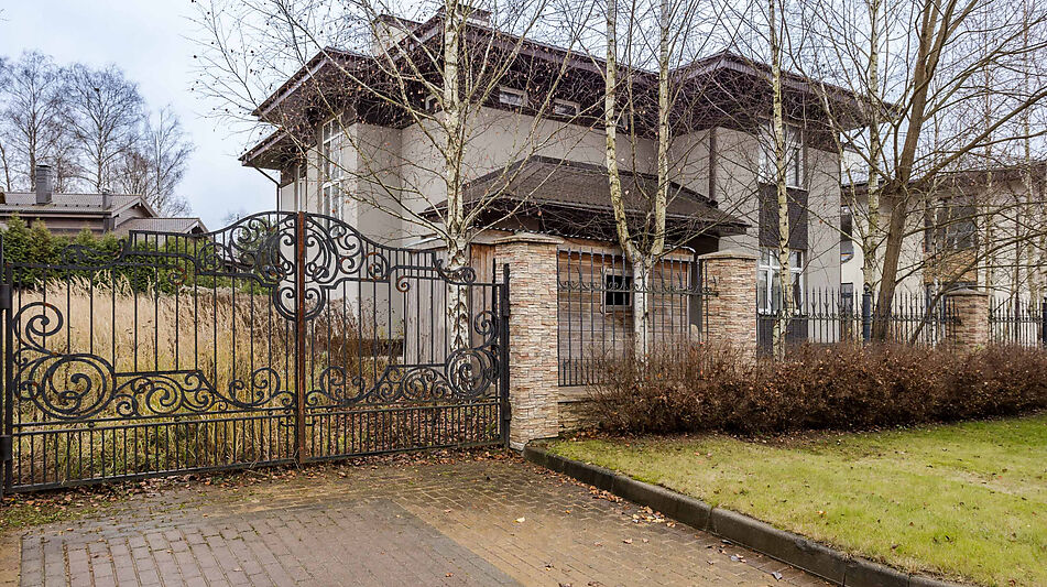 Современный коттедж без отделки