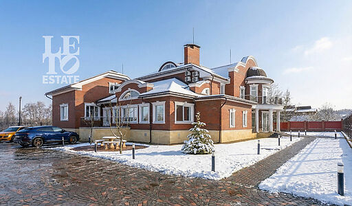 Резиденция на 1 линии в КП Аврора