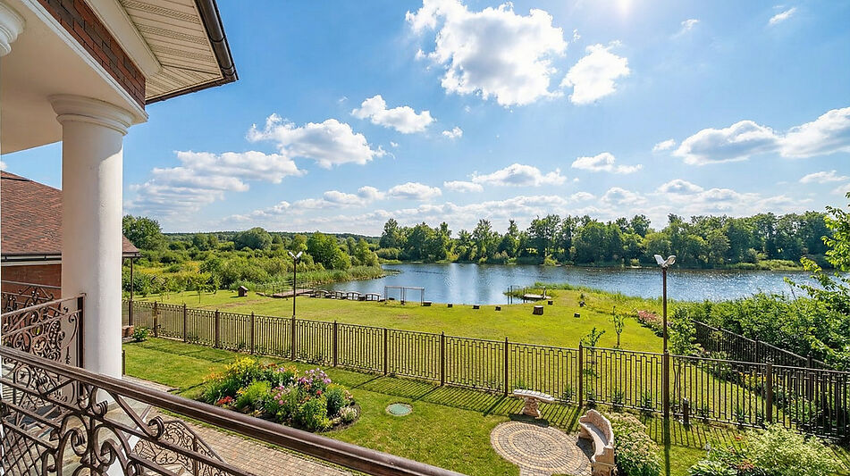 Резиденция на 1 линии в КП Аврора