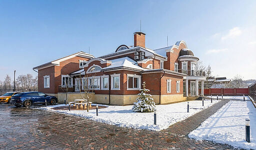 Резиденция на 1 линии в КП Аврора