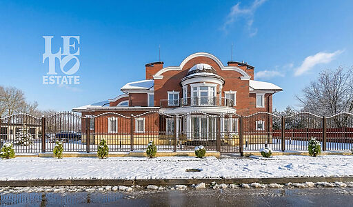 Резиденция на 1 линии в КП Аврора