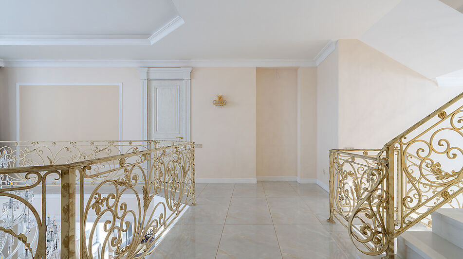 Резиденция на 1 линии в КП Аврора