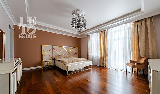 Резиденция на 1 линии в КП Аврора