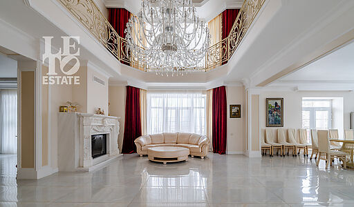 Резиденция на 1 линии в КП Аврора