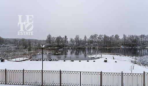 Резиденция на 1 линии в КП Аврора