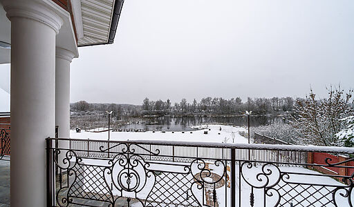 Резиденция на 1 линии в КП Аврора