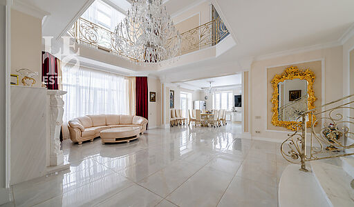 Резиденция на 1 линии в КП Аврора