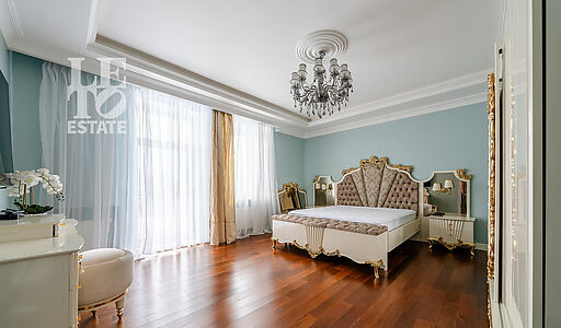 Резиденция на 1 линии в КП Аврора