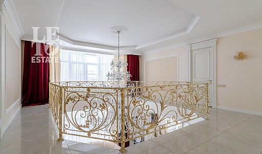 Резиденция на 1 линии в КП Аврора