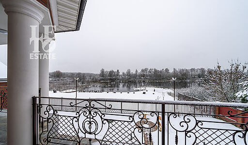 Резиденция на 1 линии в КП Аврора