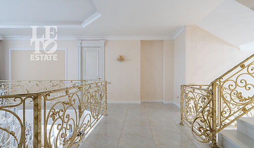 Резиденция на 1 линии в КП Аврора