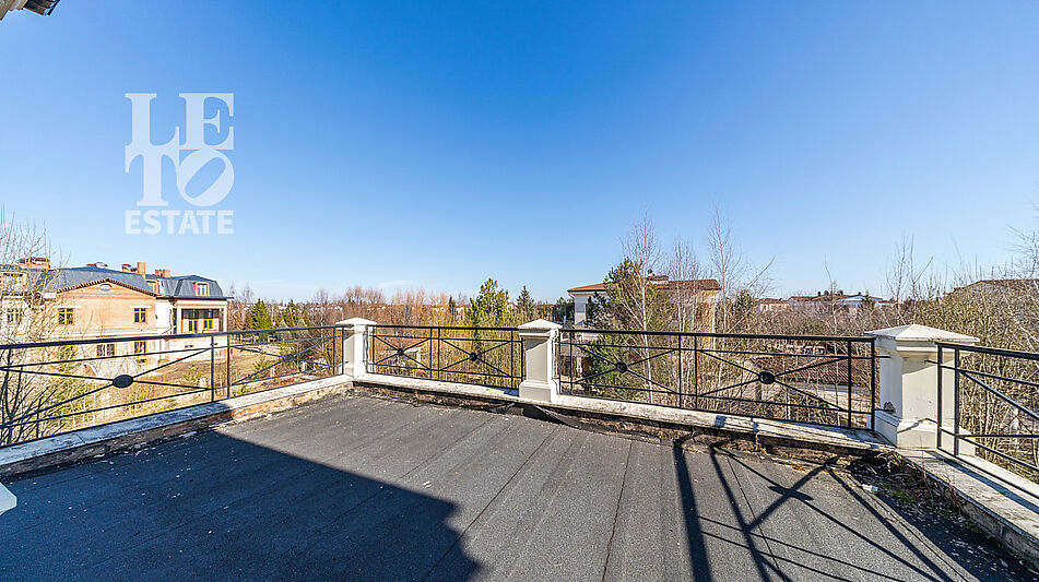 Дом с видом на озеро.