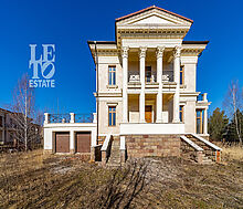 Дом с видом на озеро.