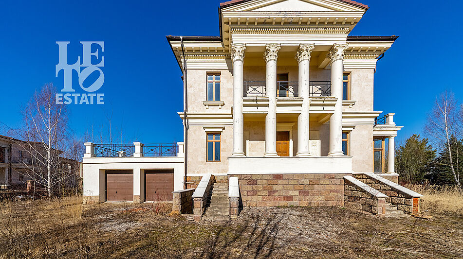 Дом с видом на озеро.