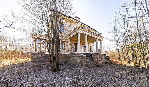 Дом с видом на озеро.