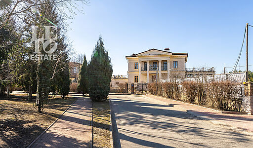 Дом с видом на озеро КП Монолит.