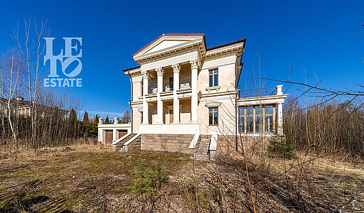 Дом с видом на озеро КП Монолит.